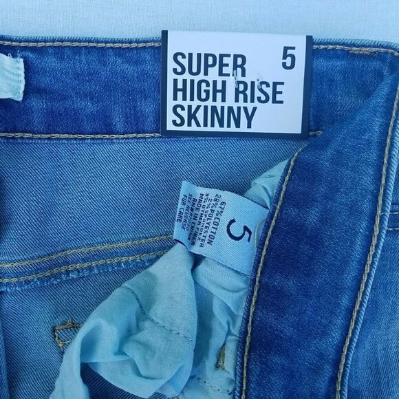 WOMEN'S Almost Famous Hi-Rise Distressed Super Skinny. Size 5. New With Defect - Picture 7 of 9